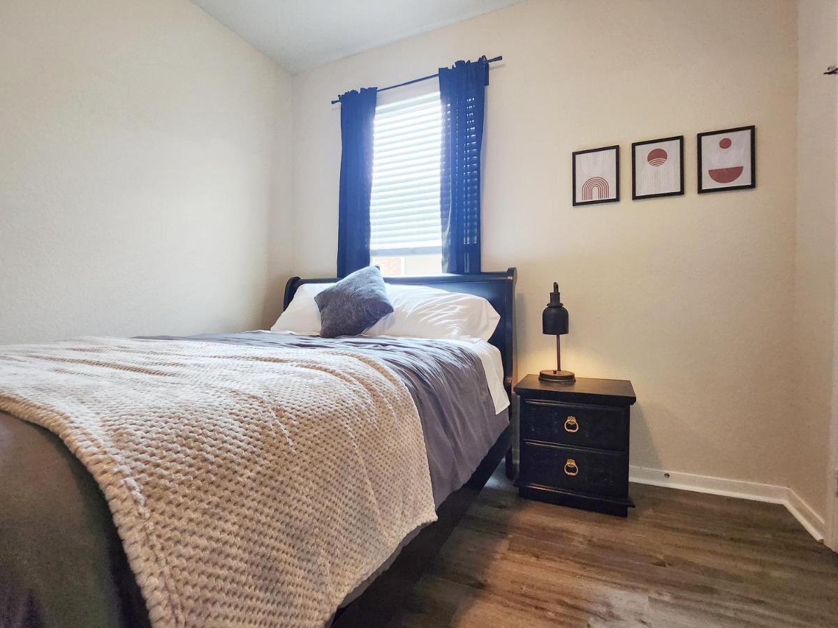 4 Bedroom Home Near Downtown Med Center Nrg Stadium Pearland Skyview Long By Ion Rentals Houston Exterior photo