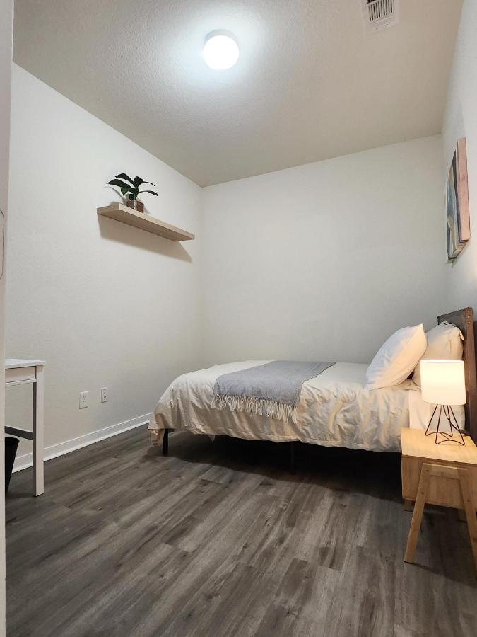 4 Bedroom Home Near Downtown Med Center Nrg Stadium Pearland Skyview Long By Ion Rentals Houston Exterior photo