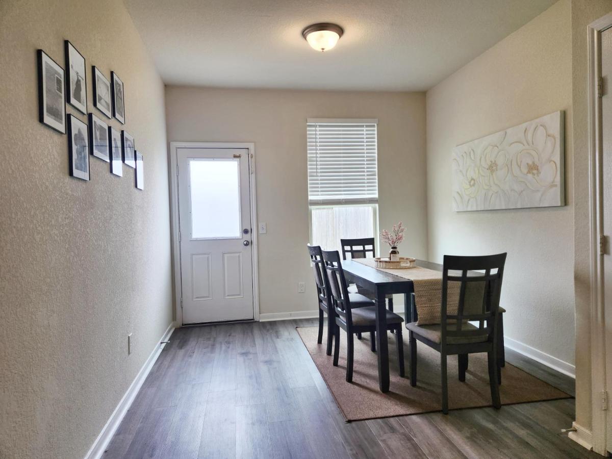 4 Bedroom Home Near Downtown Med Center Nrg Stadium Pearland Skyview Long By Ion Rentals Houston Exterior photo