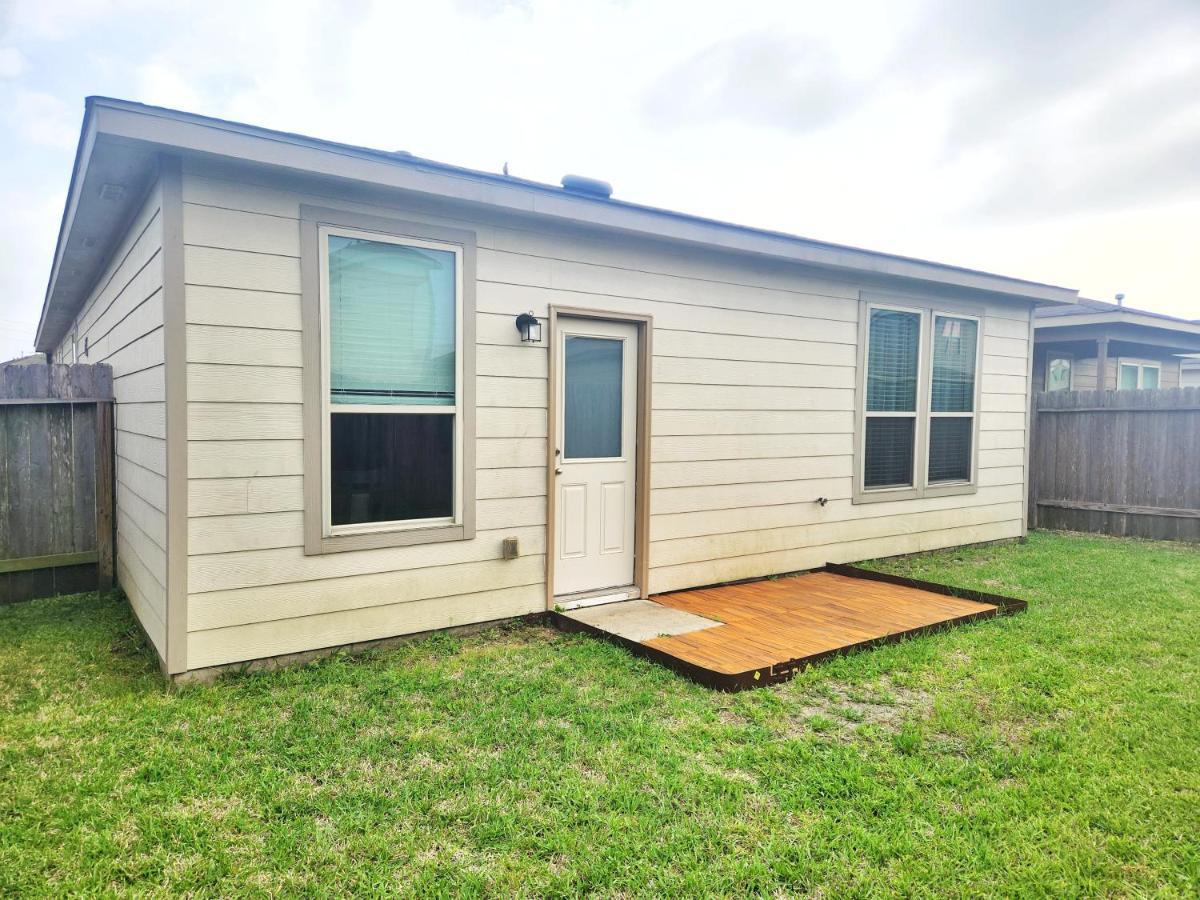 4 Bedroom Home Near Downtown Med Center Nrg Stadium Pearland Skyview Long By Ion Rentals Houston Exterior photo